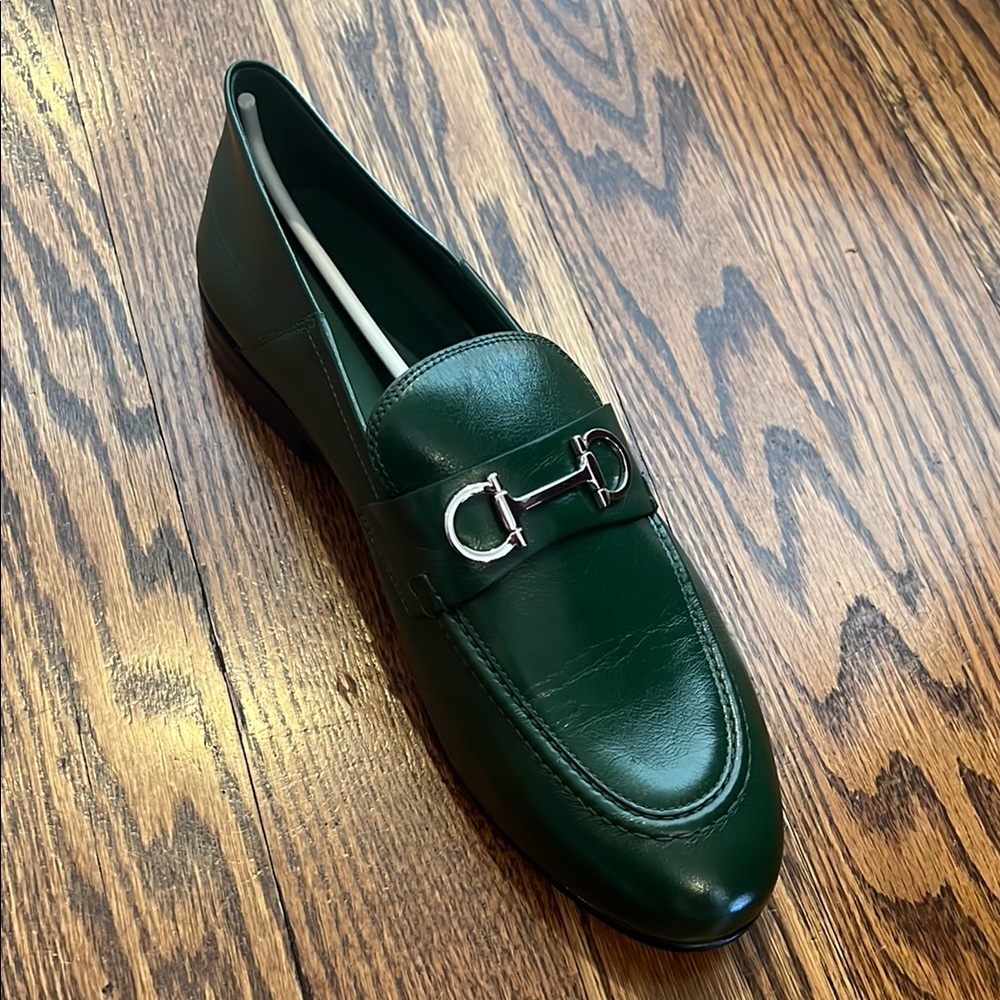 Salvatore Ferragamo Green Flats with Elegant Buckle and Sleek Design-NWT-Ottone